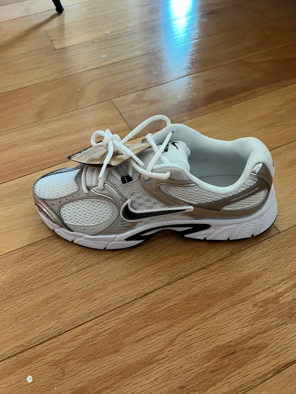 Nike Sneakers: NEW!!!! Never used